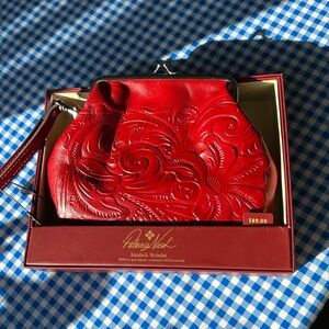 Patricia Nash Savena Kisslock Wristlet in Lava Gift Box NWT $89